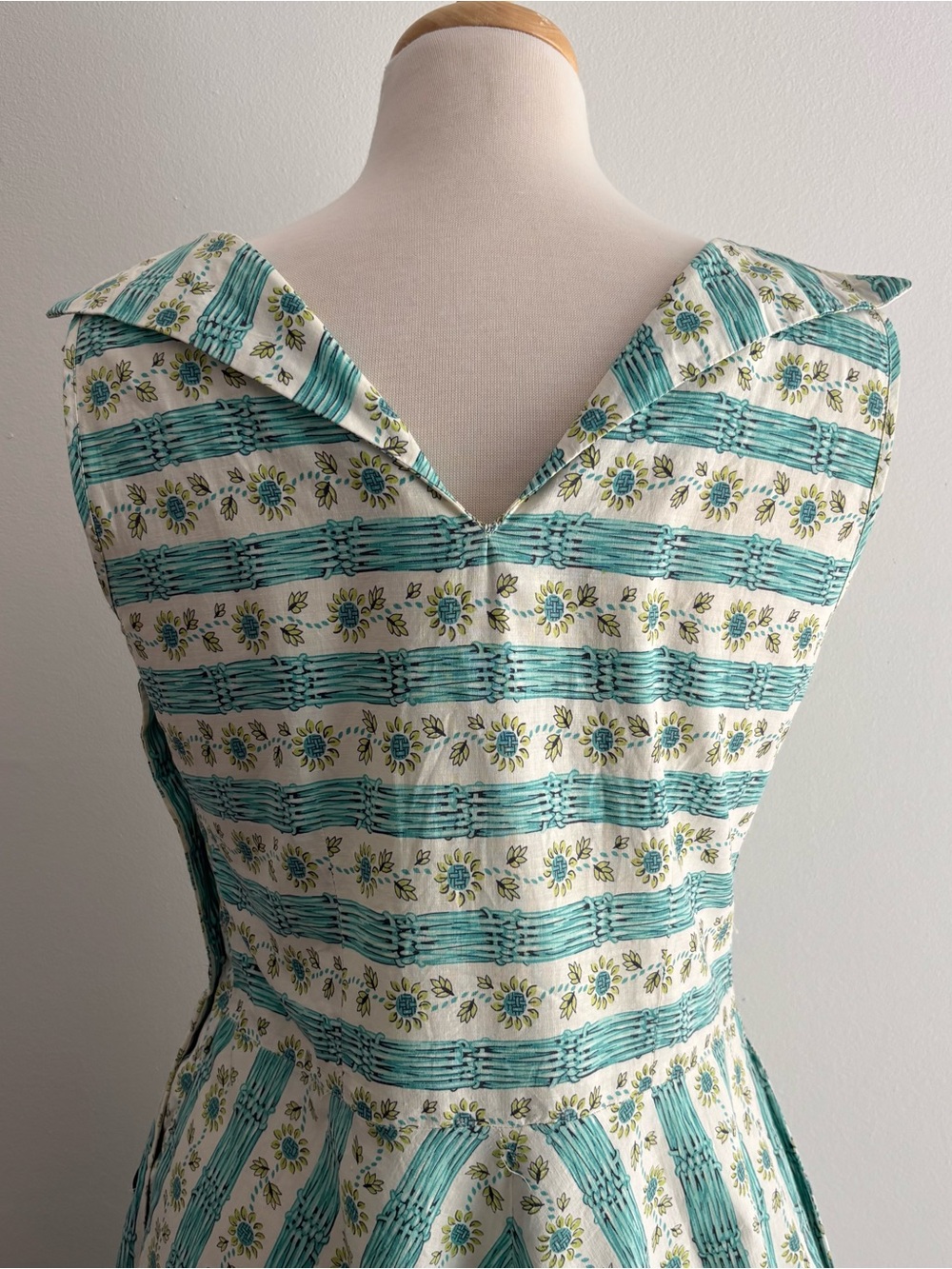 Vintage 1940s FRUIT of the LOOM Floral & Basket Print House Dress / 38 bust - Picture 10 of 15